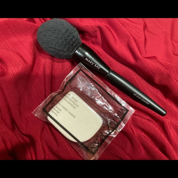 Mary Kay all over powder brush
